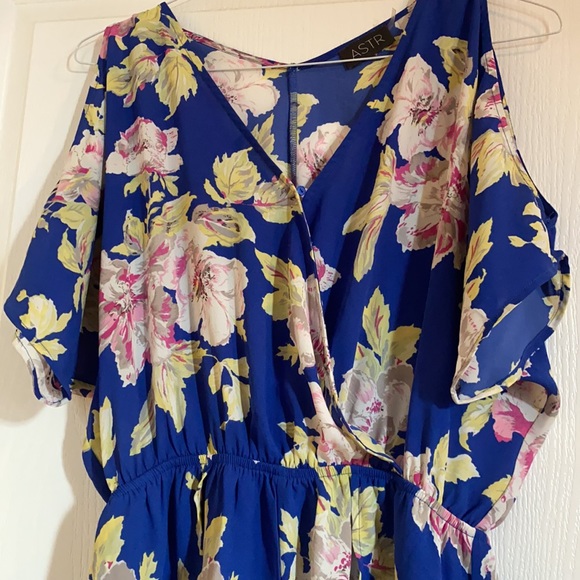 Floral short Romper - Picture 3 of 6